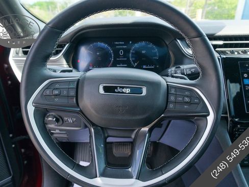 Used 2022 Jeep Grand Cherokee Altitude AWD/4WD image 16
