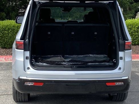 Used 2023 Jeep Wagoneer Series III w/ Premium Group I AWD/4WD image 6