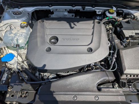Used 2025 Volvo XC40 B5 Plus AWD/4WD image 41