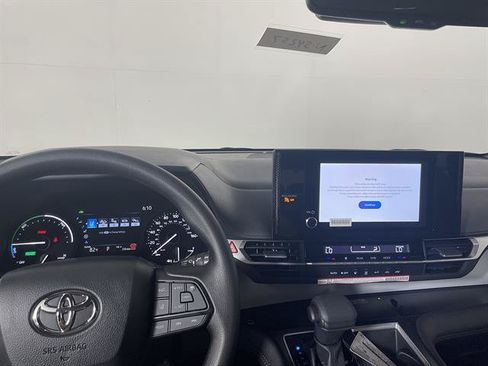 New 2026 Toyota Sienna LE FWD image 16