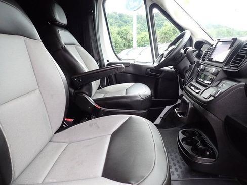 Used 2024 RAM ProMaster 2500 w/ Convenience Group FWD image 14
