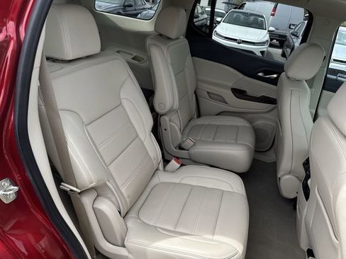 Certified 2022 GMC Acadia Denali w/ Denali Ultimate Package AWD/4WD image 28