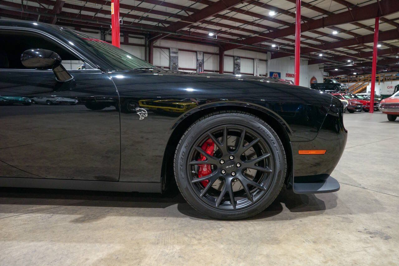 Used 2016 Dodge Challenger SRT Hellcat RWD image 11