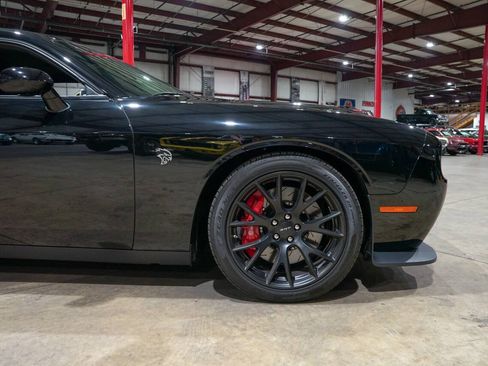 Used 2016 Dodge Challenger SRT Hellcat RWD image 11