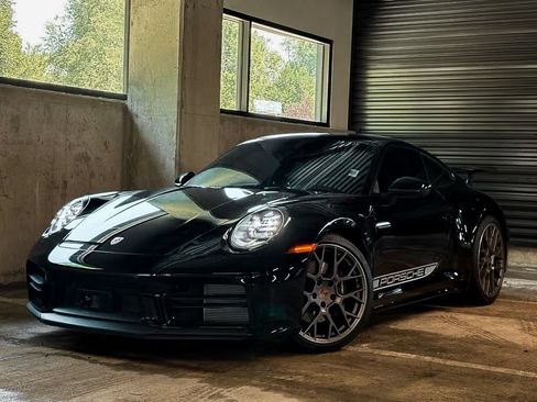 Used 2025 Porsche 911 Carrera RWD image 9