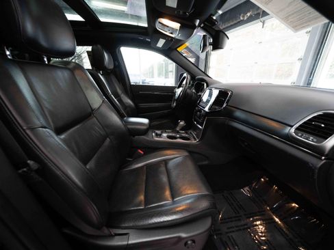 Used 2020 Jeep Grand Cherokee Limited w/ Luxury Group II image 26