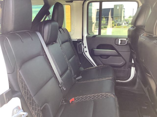 Used 2023 Jeep Wrangler Unlimited Sahara AWD/4WD image 38