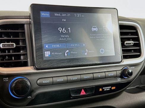 Used 2025 Hyundai Venue SEL image 21