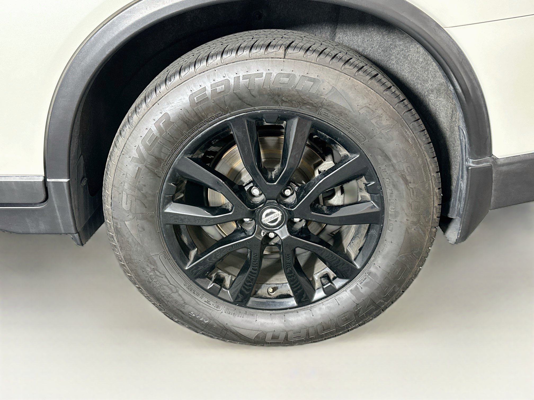 Used 2018 Nissan Rogue SV w/ Premium Package FWD image 11