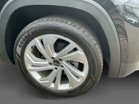 Used 2023 Volkswagen Atlas SE w/ Panoramic Sunroof Package image 14