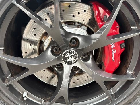 Used 2018 Alfa Romeo Giulia Quadrifoglio w/ Driver Assist Dynamic Package image 35