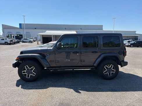 Used 2025 Jeep Wrangler Sahara image 2