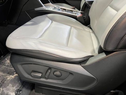 Used 2021 Ford Explorer XLT w/ Equipment Group 202A image 26