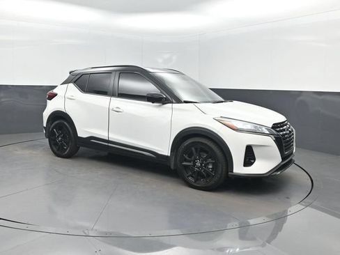 Used 2023 Nissan Kicks SR w/ SR Premium Package FWD image 39