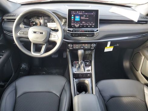 New 2026 Jeep Compass Latitude image 9