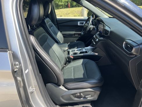 Used 2020 Ford Explorer Limited image 29