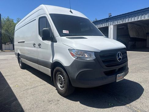 Used 2024 Mercedes-Benz Sprinter 2500 w/ Acoustic Package image 3