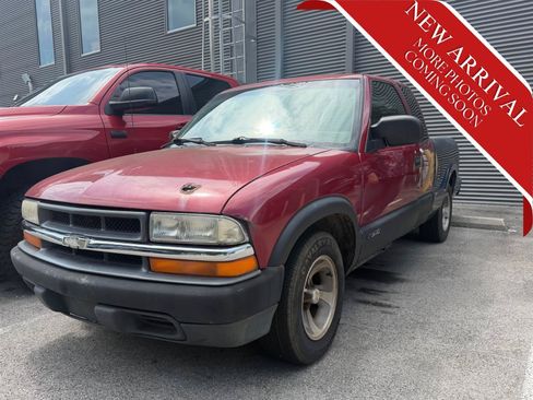 Used 2000 Chevrolet S10 Pickup LS w/ Preferred Equipment Group RWD image 3