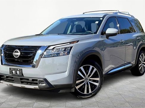 Used 2024 Nissan Pathfinder Platinum w/ Cargo Package image 2