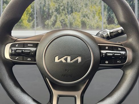 Used 2022 Kia K5 LXS FWD image 17