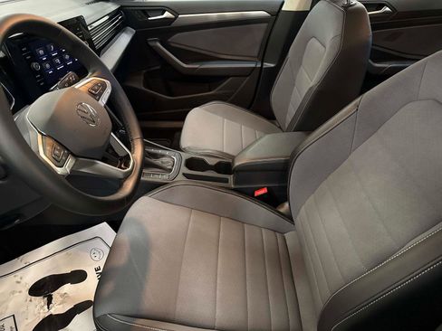 Used 2025 Volkswagen Jetta SE image 20