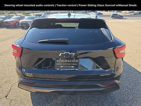Used 2024 Chevrolet Trax ACTIV w/ Sunroof Package FWD image 4