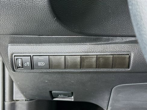 Used 2025 Toyota Corolla LE image 16
