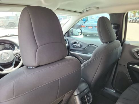 Used 2020 Jeep Cherokee Latitude FWD image 20