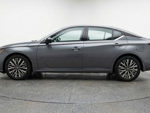Used 2025 Nissan Altima 2.5 SV image 5