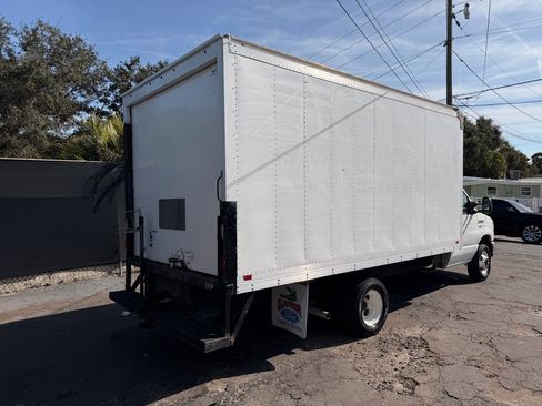 Used 2015 Ford E-350 and Econoline 350 Super Duty image 4