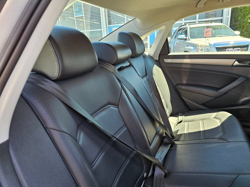 Used 2014 Volkswagen Passat 1.8T SE FWD image 16