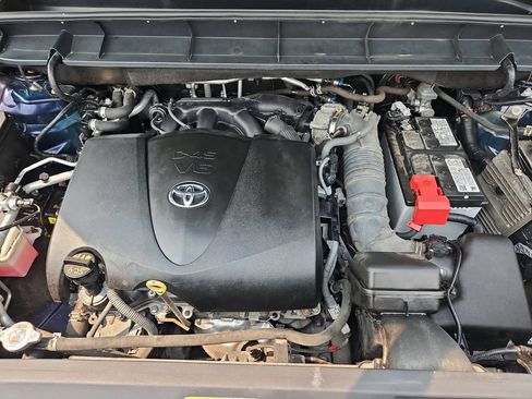 Used 2021 Toyota Highlander XLE AWD/4WD image 36