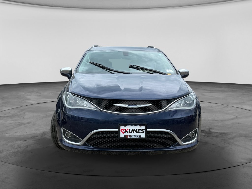 Used 2018 Chrysler Pacifica Limited FWD image 2