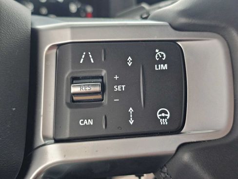 Used 2025 Land Rover Discovery S AWD/4WD image 31