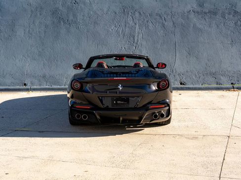 Certified 2022 Ferrari Portofino M image 9