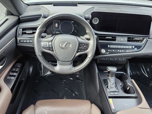 Used 2023 Lexus ES 300h w/ Accessory Package (Z2) image 31