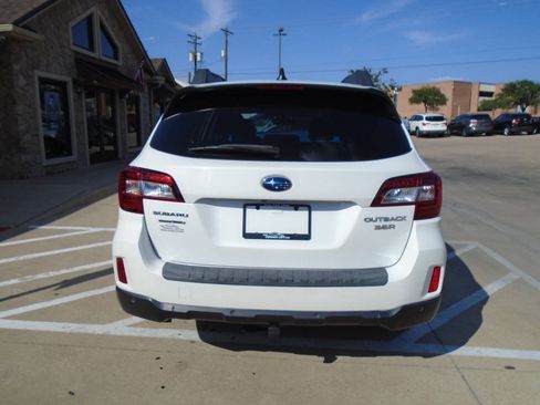 Used 2017 Subaru Outback 3.6R Limited AWD/4WD image 6