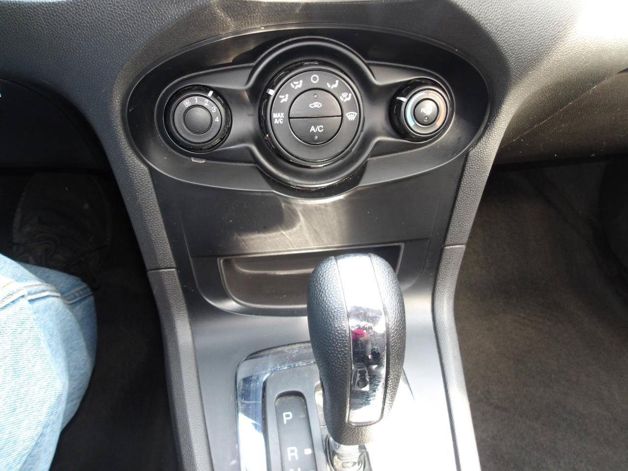 Used 2013 Ford Fiesta SE FWD image 18