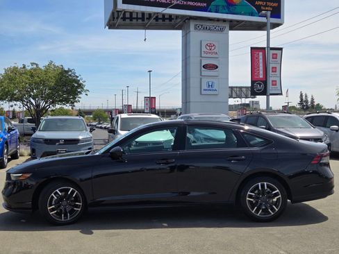 Used 2025 Honda Accord SE image 4