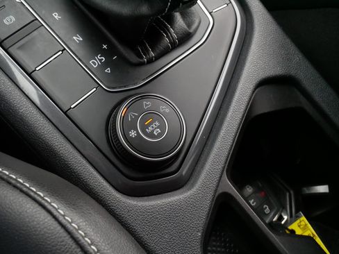 Certified 2021 Volkswagen Tiguan SE AWD/4WD image 30