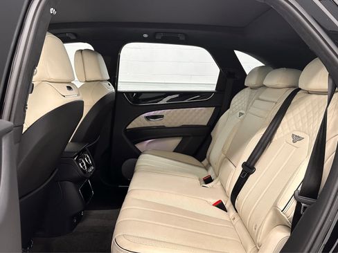 Used 2023 Bentley Bentayga AWD/4WD image 15