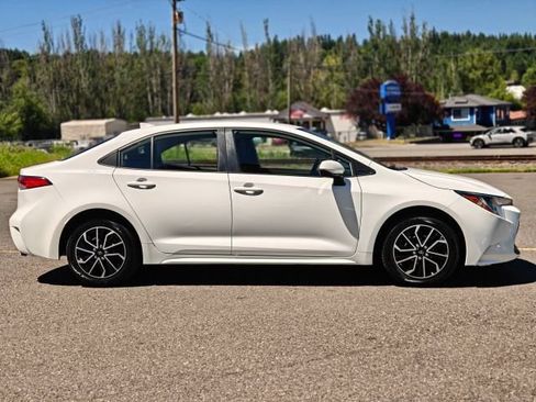 Used 2020 Toyota Corolla LE FWD image 8