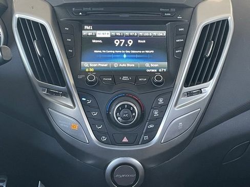 Used 2013 Hyundai Veloster w/ Style Pkg image 16