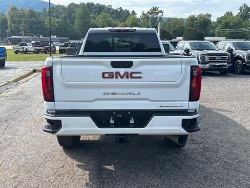 Used 2024 GMC Sierra 2500 Denali AWD/4WD image 6