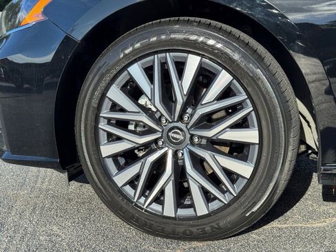 Certified 2024 Nissan Altima 2.5 SV image 9