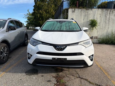 Used 2018 Toyota RAV4 XLE AWD/4WD image 4