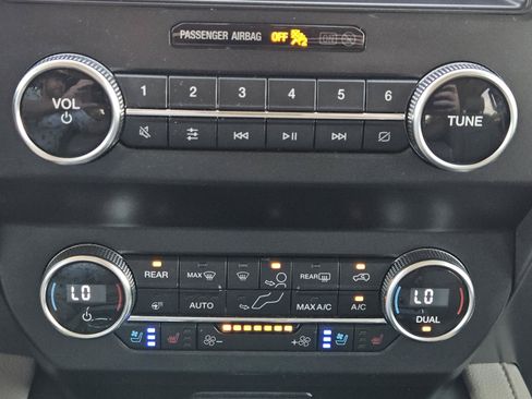 Used 2020 Ford Expedition XLT w/ Equipment Group 202A RWD image 16