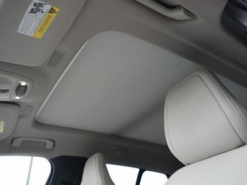 Used 2021 Volvo XC40 T5 Momentum w/ Premium Package image 65