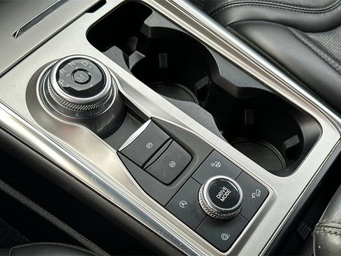 Used 2020 Ford Explorer Platinum w/ Premium Technology Package image 22