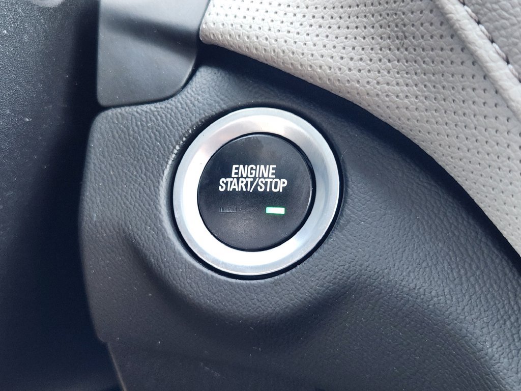 Used 2018 Chevrolet Equinox Premier FWD image 21